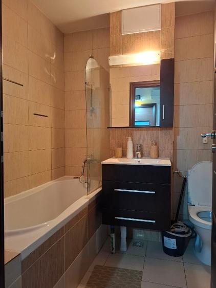 Apartament cu 3 camere decomandat în Calea București