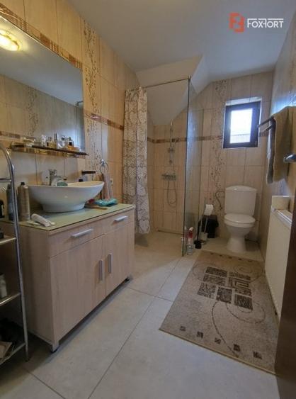 Casă individuală cu 5 camere cu Canalizare în Chișoda