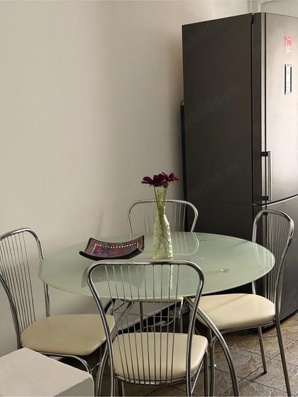 Apartament cu 3 camere decomandat în Girocului