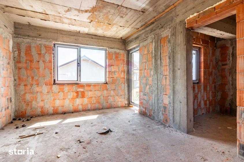 Casă cu 5 camere cu Teren 264 Mp în Central