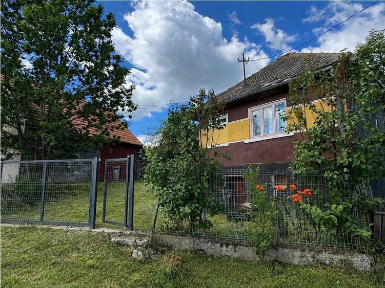 Casă individuală cu 4 camere cu Canalizare în Dângău Mare