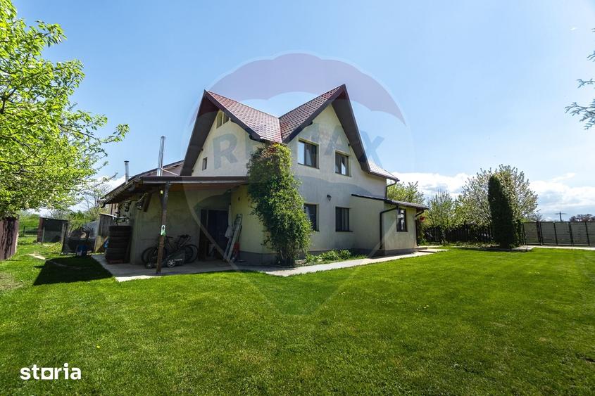 Casă cu 4 camere cu Teren 589 Mp în Feldioara