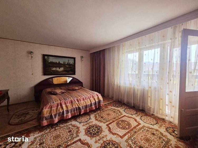 Casă cu 5 camere decomandat cu Teren 3500 Mp în Central