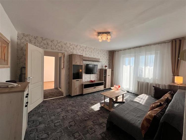 Apartament cu 2 camere semidecomandat, mobilat în Central