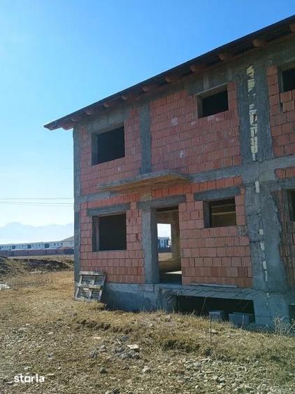 Casă cu 1 camere cu Teren 400 Mp în Tărlungeni