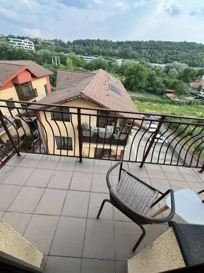 Apartament cu 3 camere semidecomandat în Central