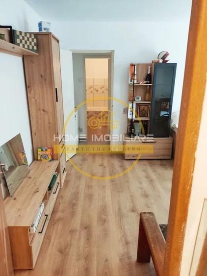 Apartament cu 3 camere semidecomandat, mobilat în Bicaz