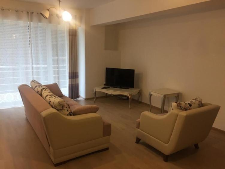 Apartament cu 4 camere, mobilat în Băneasa