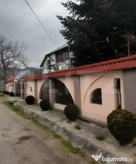 Casă cu 6 camere cu Teren 912 Mp în Pucioasa