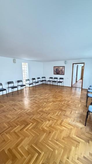 Casă individuală cu 3 camere cu Canalizare în Central