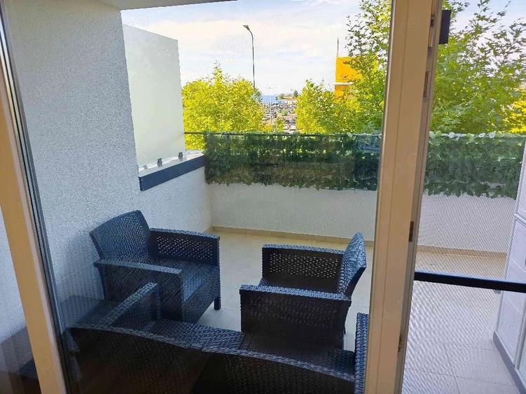 Apartament cu 2 camere decomandat în Tractorul