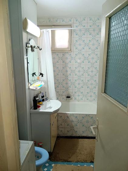 Apartament cu 3 camere decomandat în Calea Romanului
