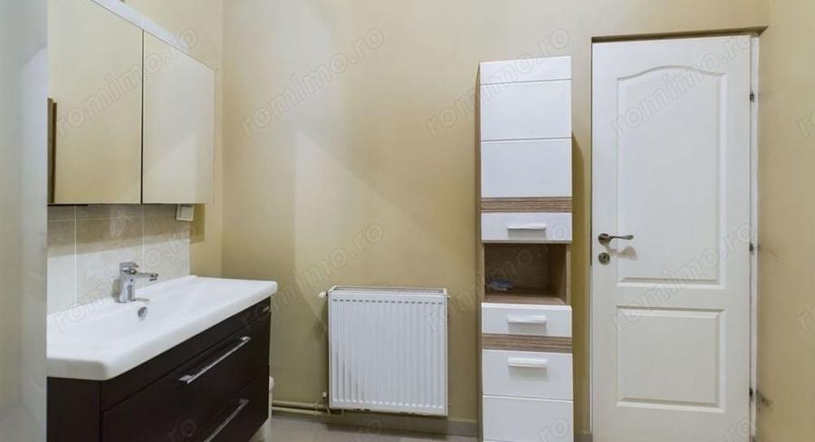 Apartament cu 3 camere decomandat în Medicină