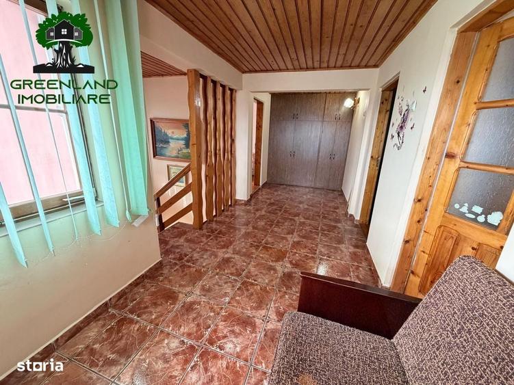 Casă cu 4 camere în Podul de Fier