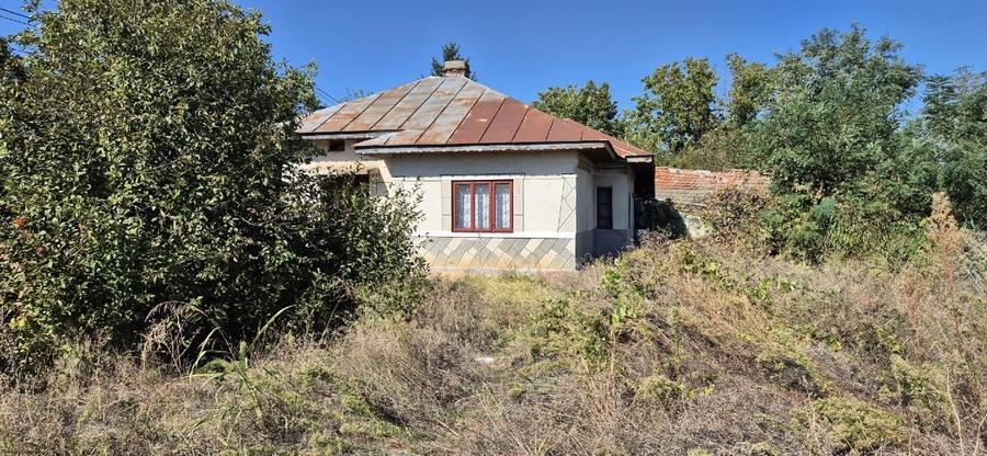 Casă individuală cu 3 camere cu Teren 1000 Mp în Curătești