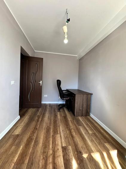 Apartament cu 3 camere semidecomandat în Tătărași