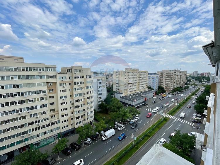 Apartament cu 3 camere decomandat în Republicii