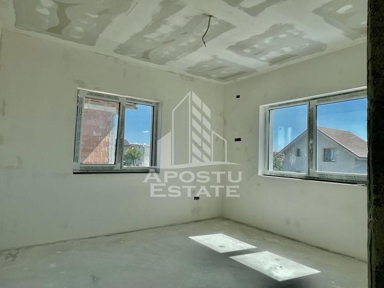 Casă individuală cu 4 camere cu Canalizare în Giarmata