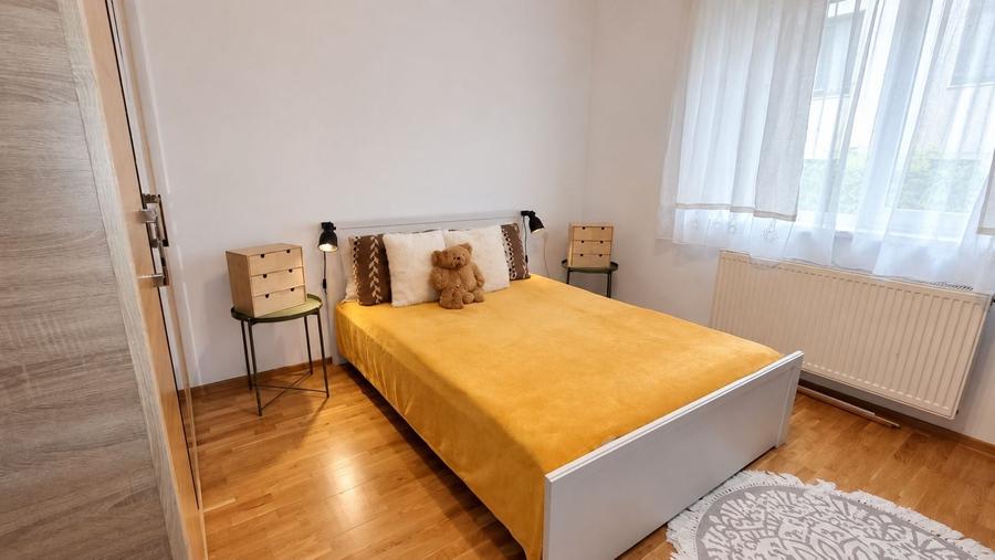 Apartament cu 3 camere decomandat, mobilat în Europa