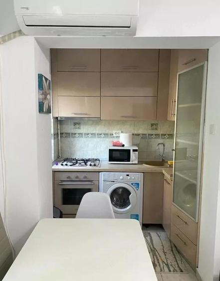 Apartament cu 2 camere semidecomandat în Podu Roș