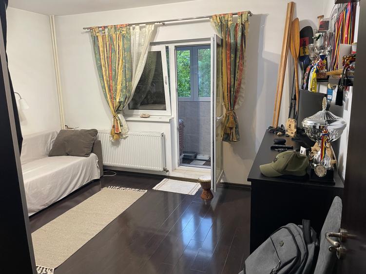 Apartament cu 3 camere decomandat, mobilat în 13 Septembrie