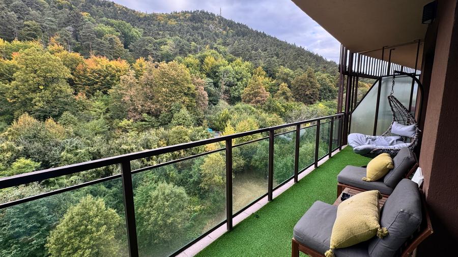 Apartament cu 3 camere semidecomandat, mobilat în Răcădău