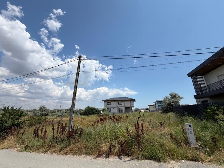 Teren Construcții intravilan de 301 mp, în Nord