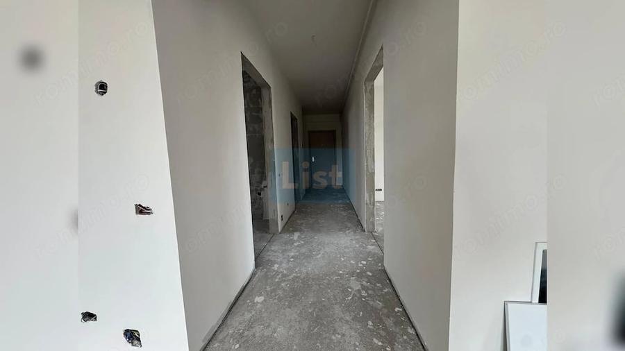 Apartament cu 3 camere semidecomandat în Nord