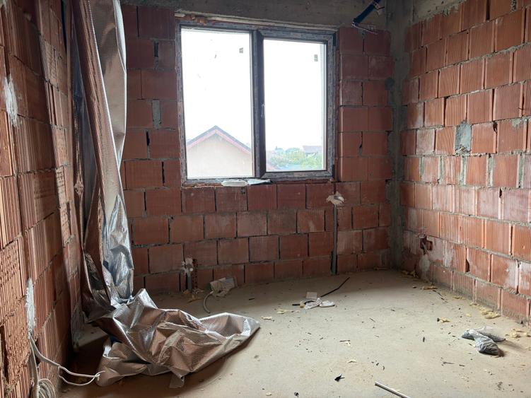 Duplex cu 4 camere cu Teren 250 Mp în Domnești