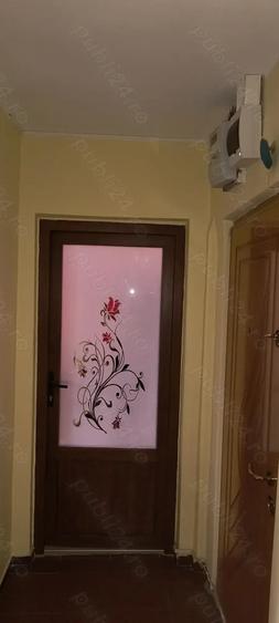 Casă cu 3 camere decomandat în Casa de Cultură