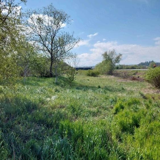 Teren de 2000 mp, în Central