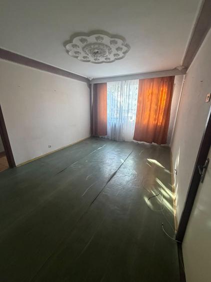 Apartament cu 3 camere semidecomandat în Narcisa