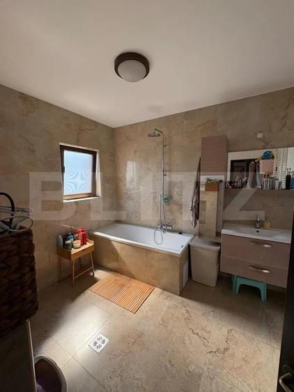Apartament cu 3 camere semidecomandat în Bună Ziua