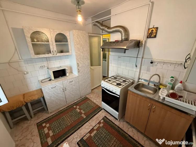 Apartament cu 3 camere decomandat în E3