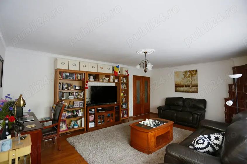 Casă cu 4 camere în Oglinzi