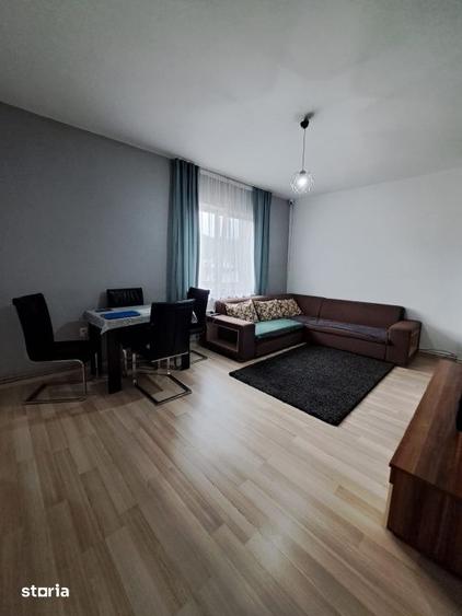 Apartament cu 3 camere semidecomandat în Central