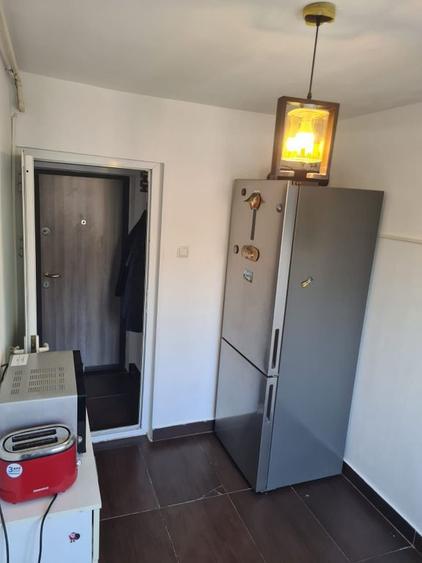 Apartament cu 4 camere semidecomandat, mobilat în Inel II