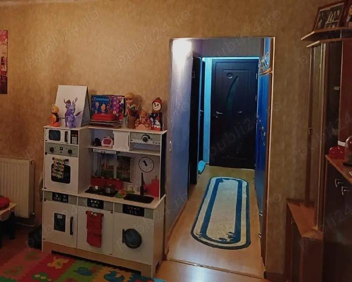 Apartament cu 3 camere semidecomandat în Central