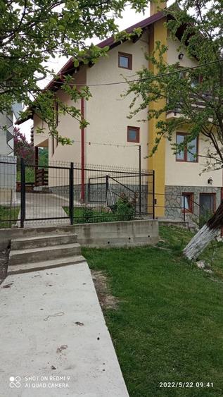 Casă cu 5 camere în Vistieru
