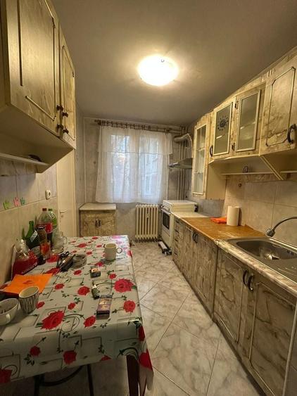 Apartament cu 3 camere decomandat, mobilat în Rahova