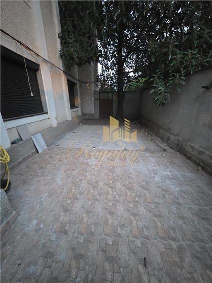 Apartament cu 5 camere decomandat, mobilat în Girocului