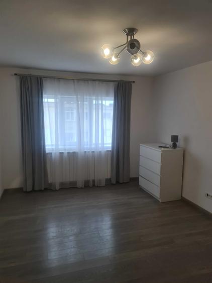 Apartament cu 3 camere decomandat în 1 Mai