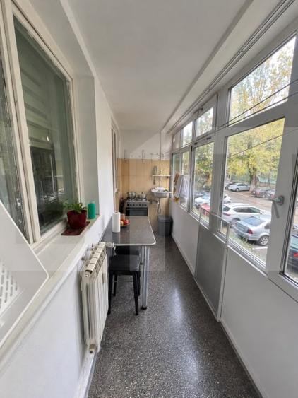 Apartament cu 2 camere semidecomandat, mobilat în Rovine