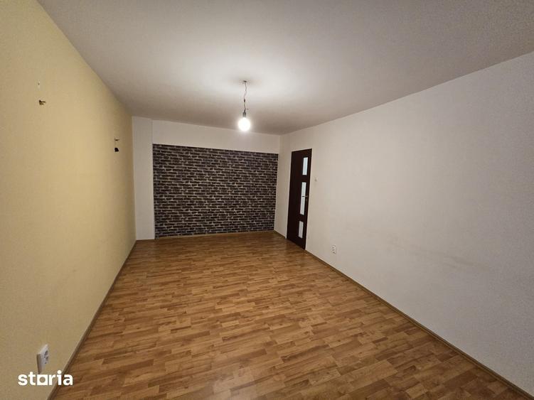 3 camere zona P-?a centrala priveli?te spre padure si raul Bistri?a! - 4