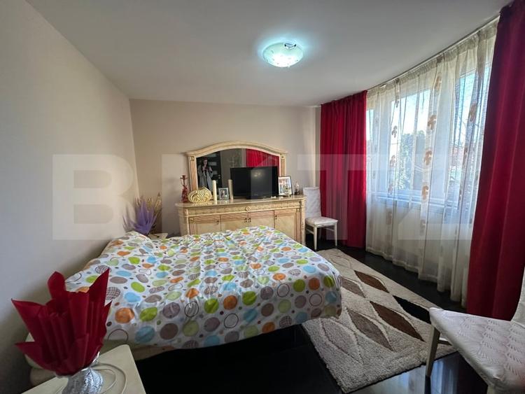 Casă individuală cu 7 camere cu Canalizare în Cetate