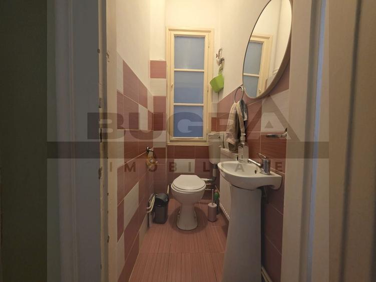 Apartament cu 3 camere semidecomandat, mobilat în Central