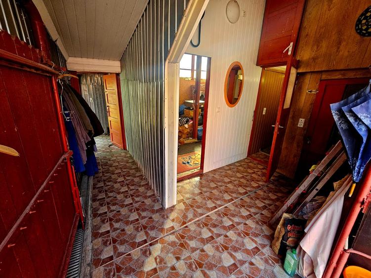 Casă individuală cu 9 camere cu Garaj în Strejnicu