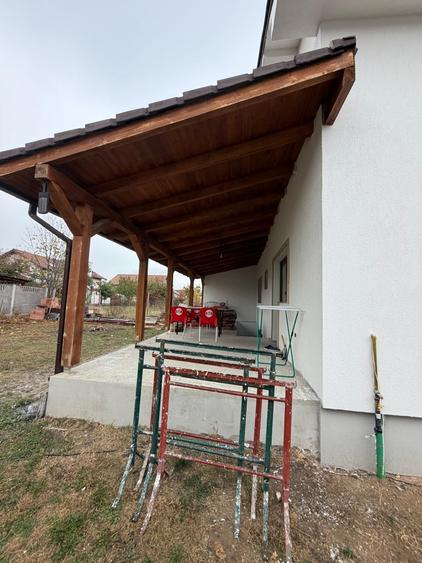 Casă individuală cu 7 camere cu Teren 390 Mp în Periferie