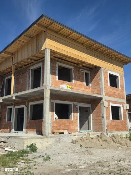 Casă cu 4 camere cu Teren 600 Mp în Central