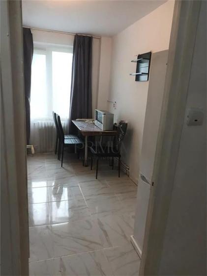 Apartament cu 4 camere decomandat în Medicină